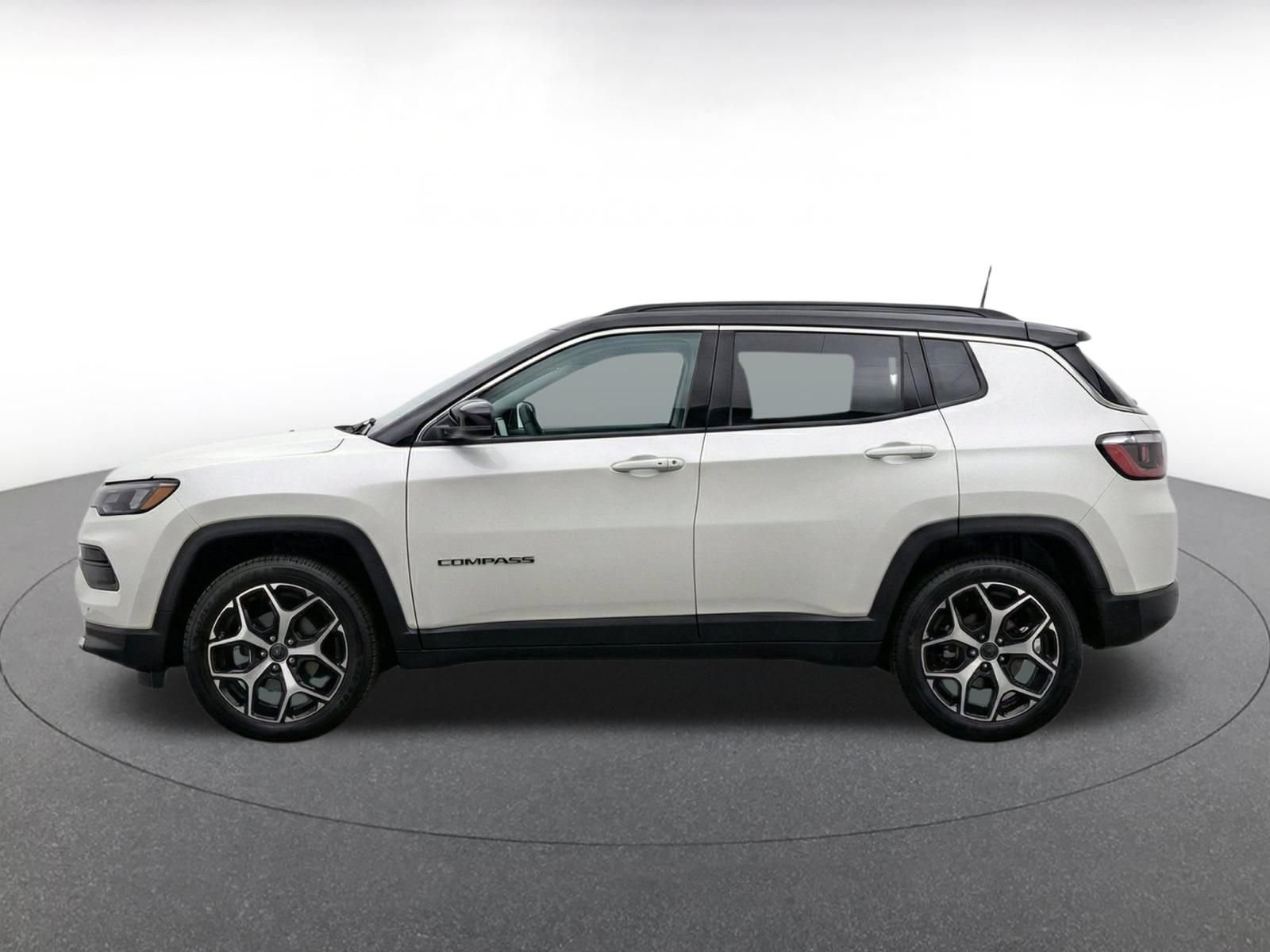 Used 2025 Jeep Compass Limited AWD/4WD image 4