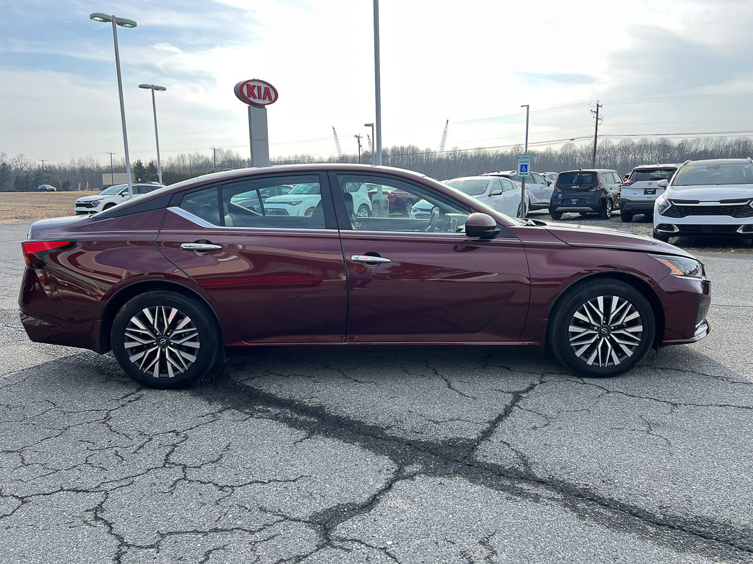 Used 2023 Nissan Altima 2.5 SV image 7