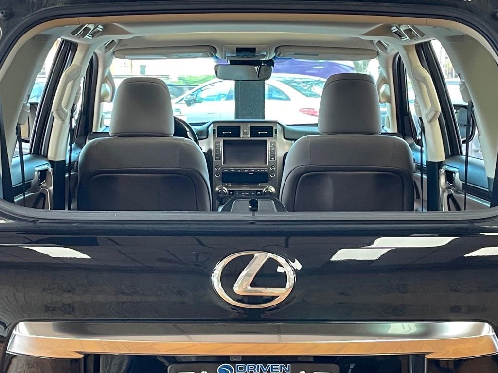 Used 2020 Lexus GX 460 Premium w/ Premium Package AWD/4WD image 32