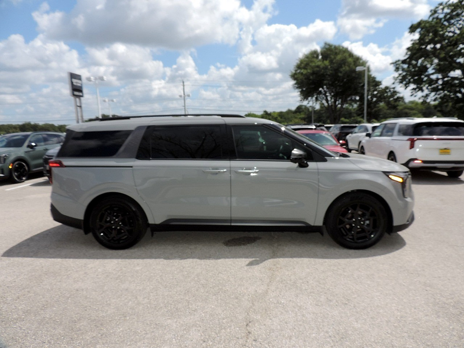 Used 2026 Kia Carnival SX Prestige FWD image 4