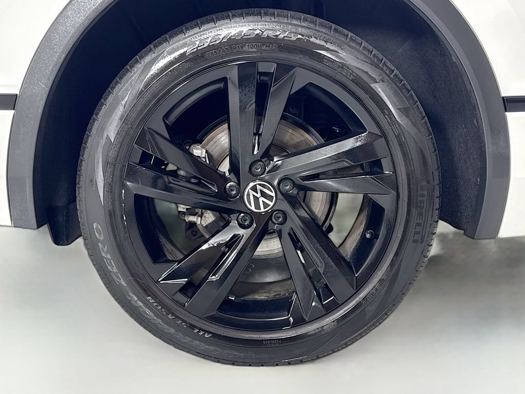 Used 2024 Volkswagen Tiguan SE R-Line FWD image 8