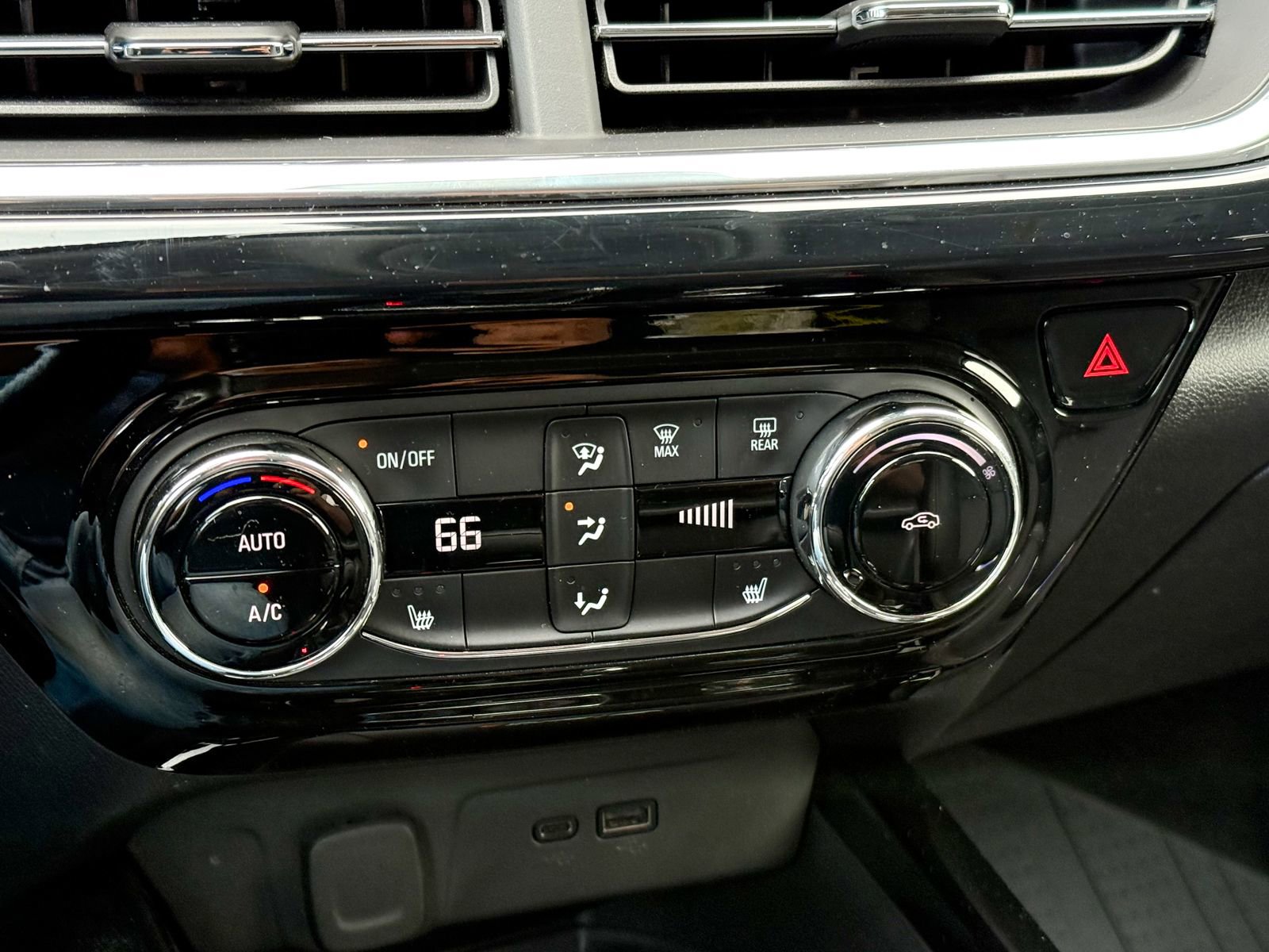 Certified 2024 Chevrolet Trax ACTIV w/ Sunroof Package image 23