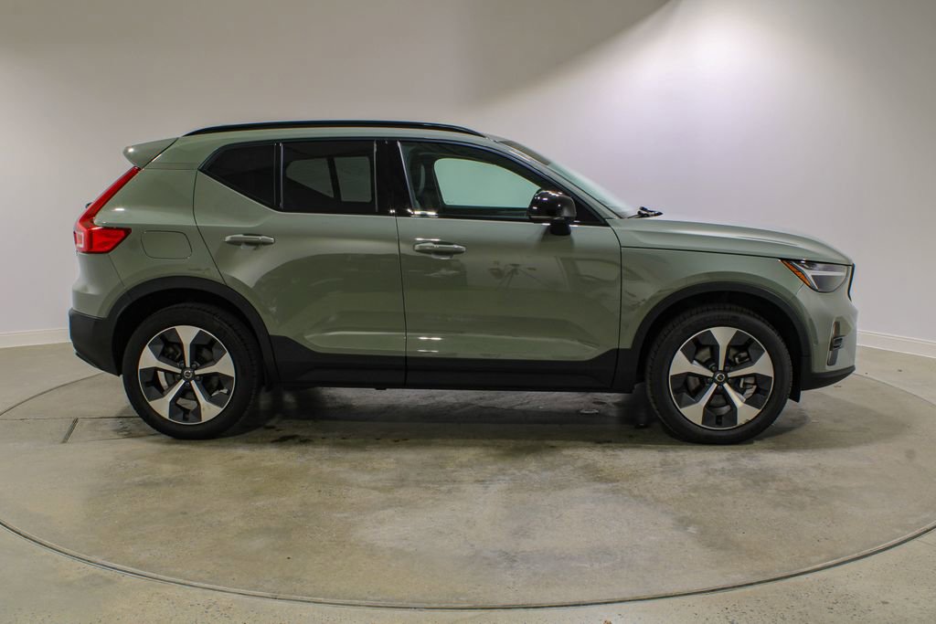 Used 2023 Volvo XC40 B5 Plus w/ Driver Assist Package AWD/4WD image 6