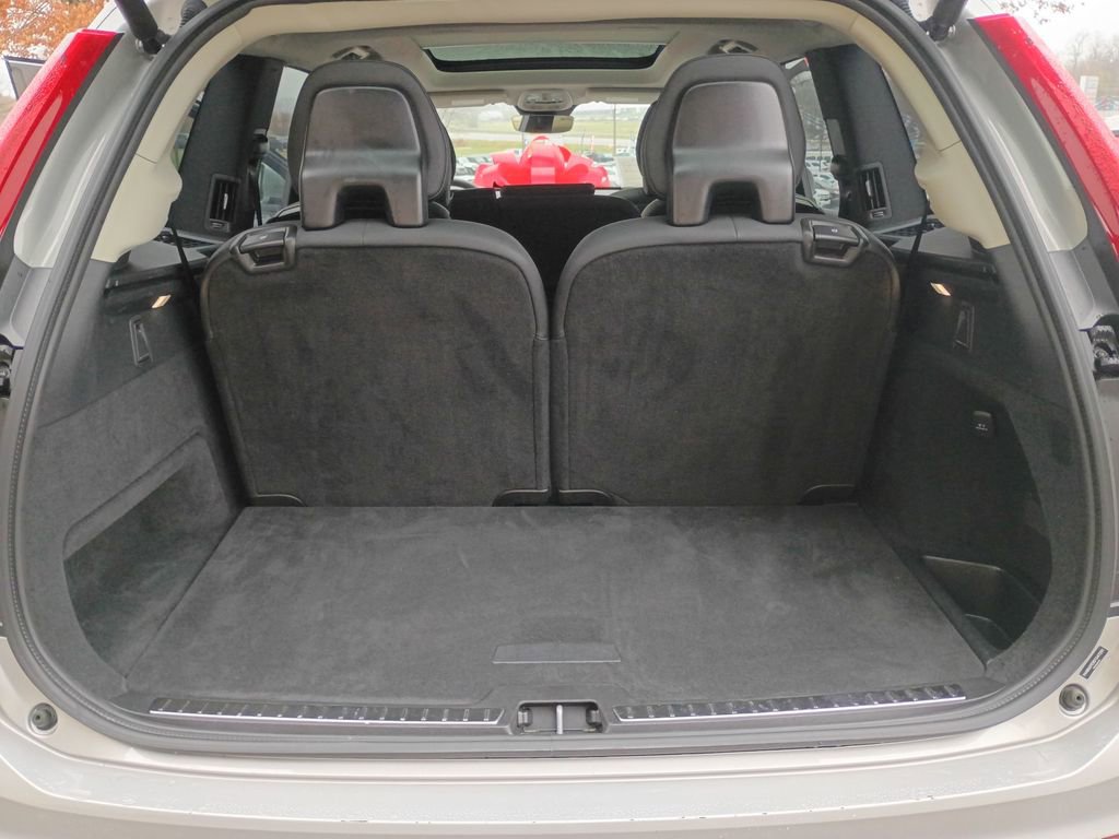 Used 2025 Volvo XC90 B6 Plus image 23