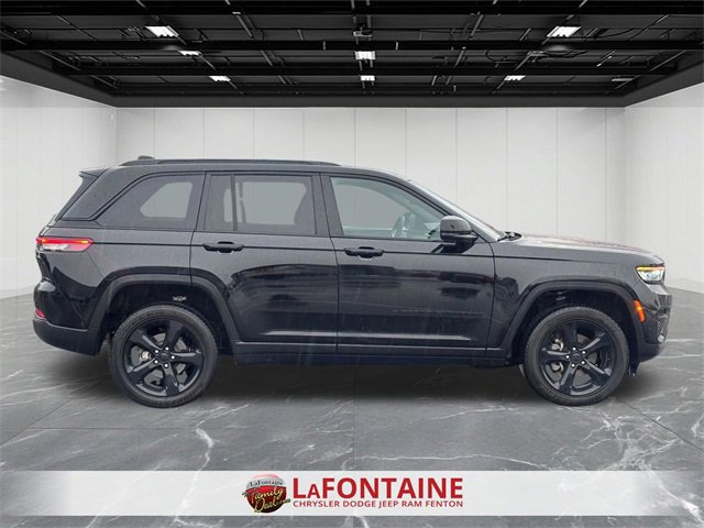 Used 2024 Jeep Grand Cherokee Altitude image 6