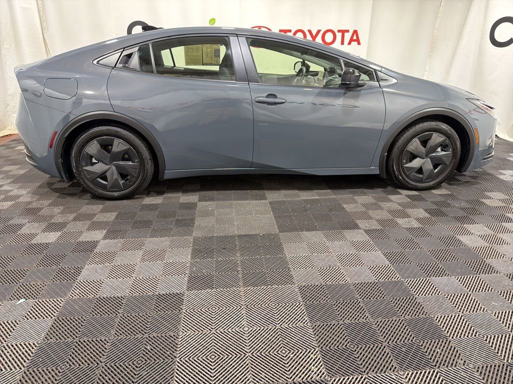 Used 2026 Toyota Prius Plug-In Hybrid FWD image 8