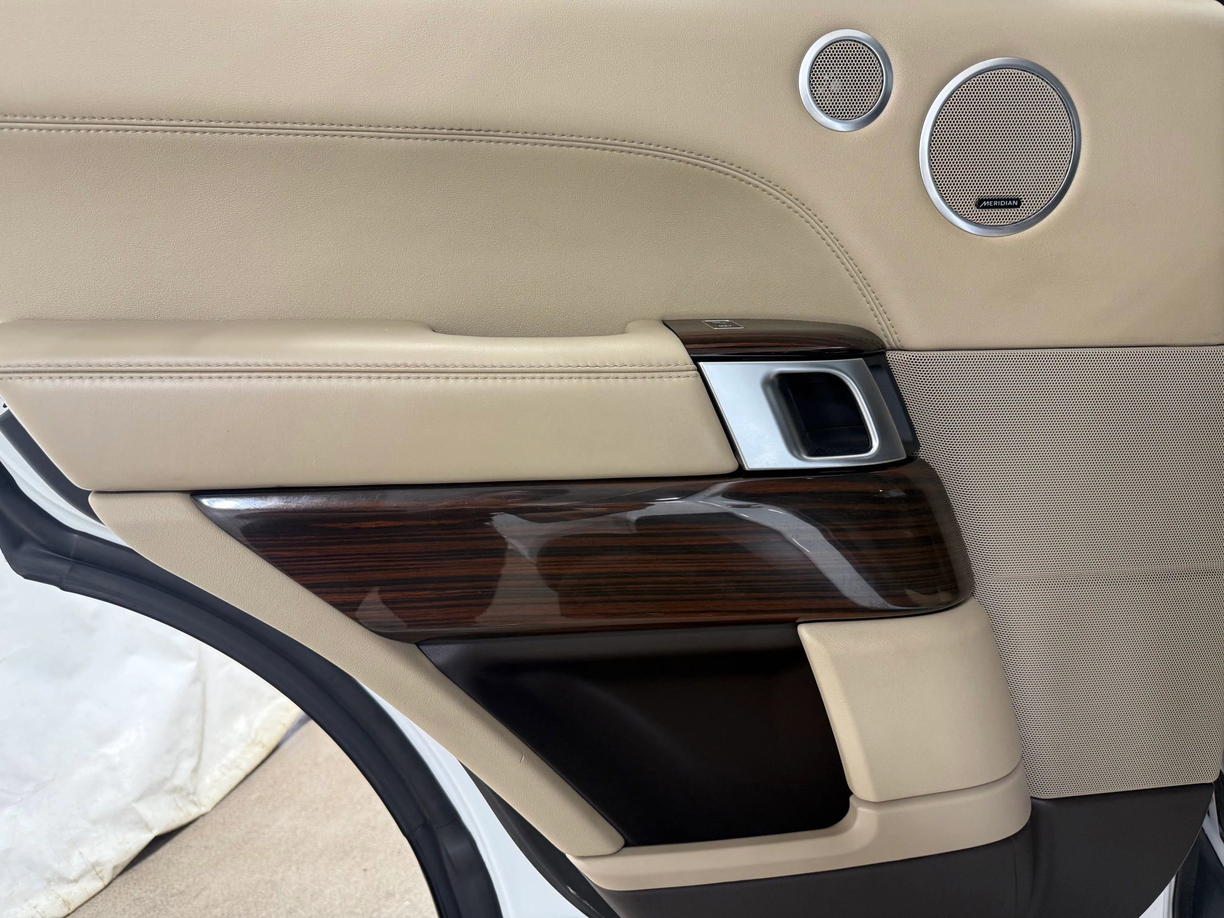 Used 2014 Land Rover Range Rover Supercharged image 34