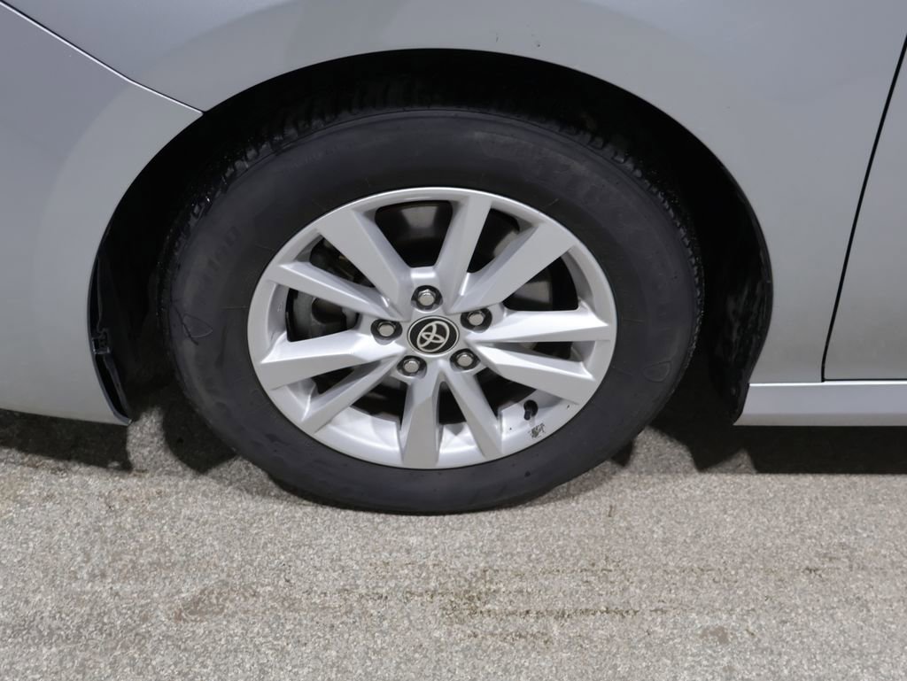 Used 2025 Toyota Camry LE image 8