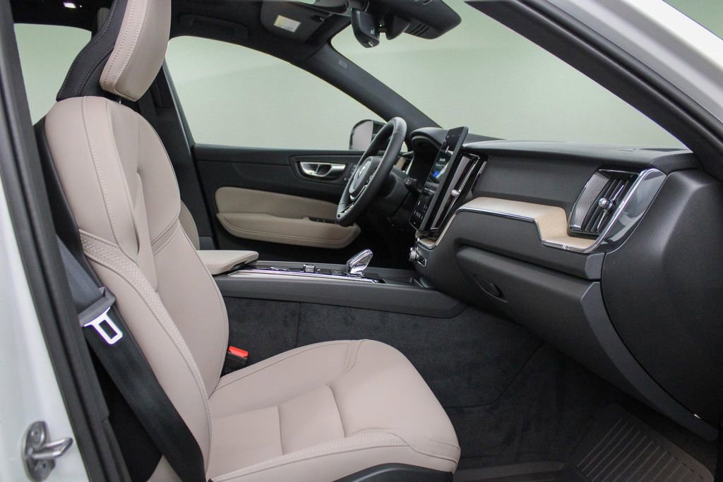 New 2026 Volvo XC60 B5 Plus w/ Protection Package Premier AWD/4WD image 45