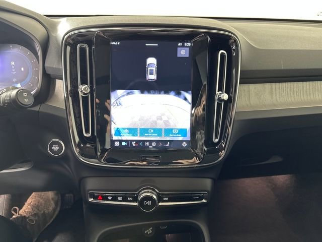 Used 2025 Volvo XC40 B5 Core image 21