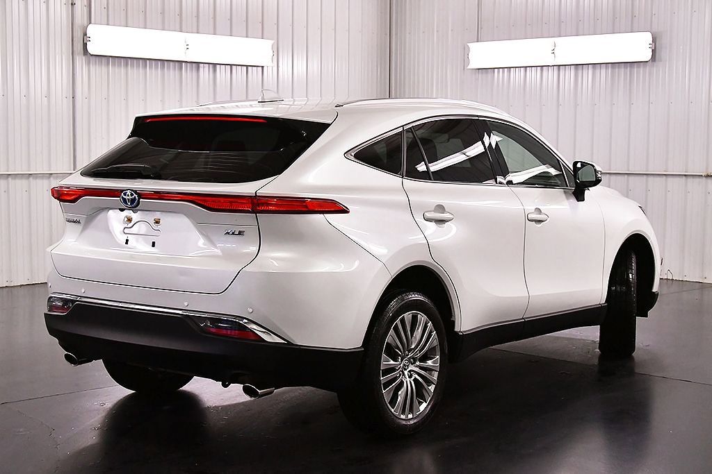 Used 2023 Toyota Venza XLE image 8