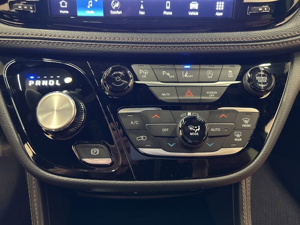 Used 2024 Chrysler Pacifica Pinnacle w/ Trailer Tow Group image 23