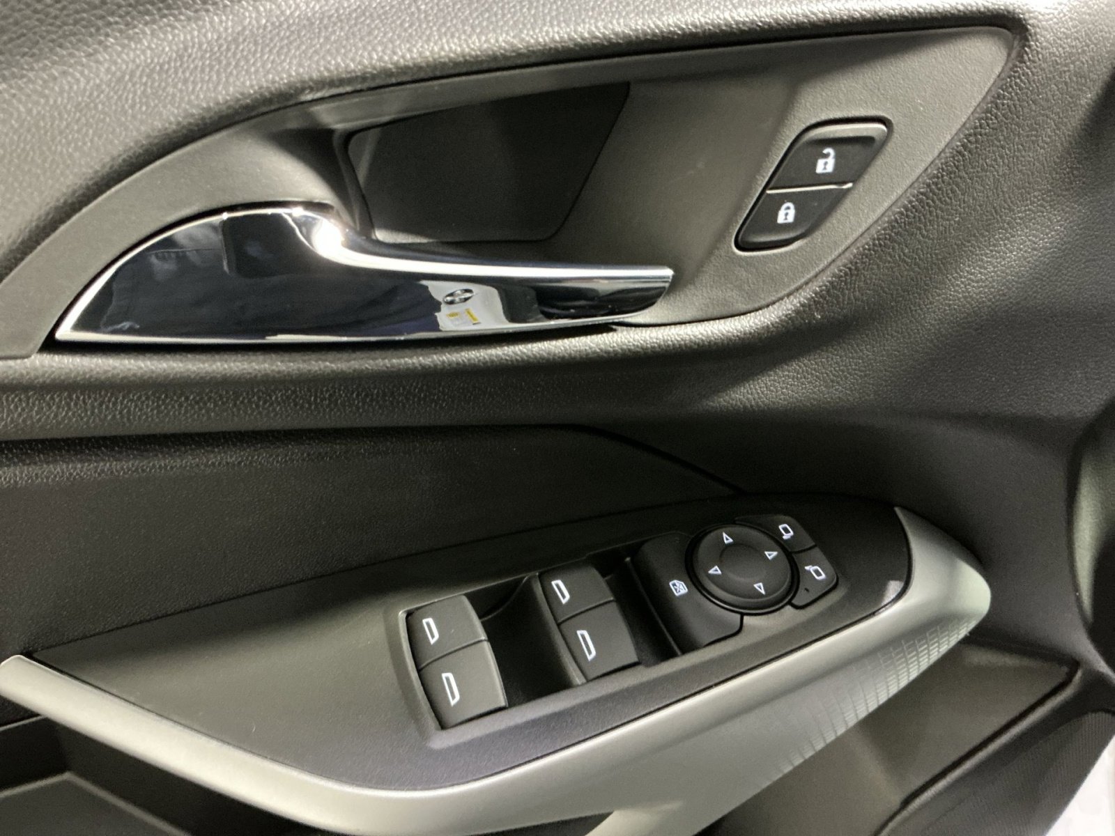 New 2026 Chevrolet Trax RS w/ Sunroof Package image 23