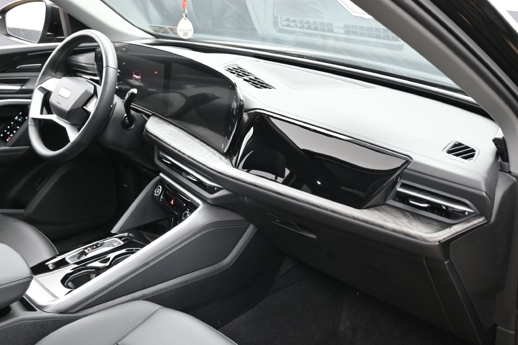 Used 2025 Audi Q5 Premium Plus w/ Premium Plus AWD/4WD image 27