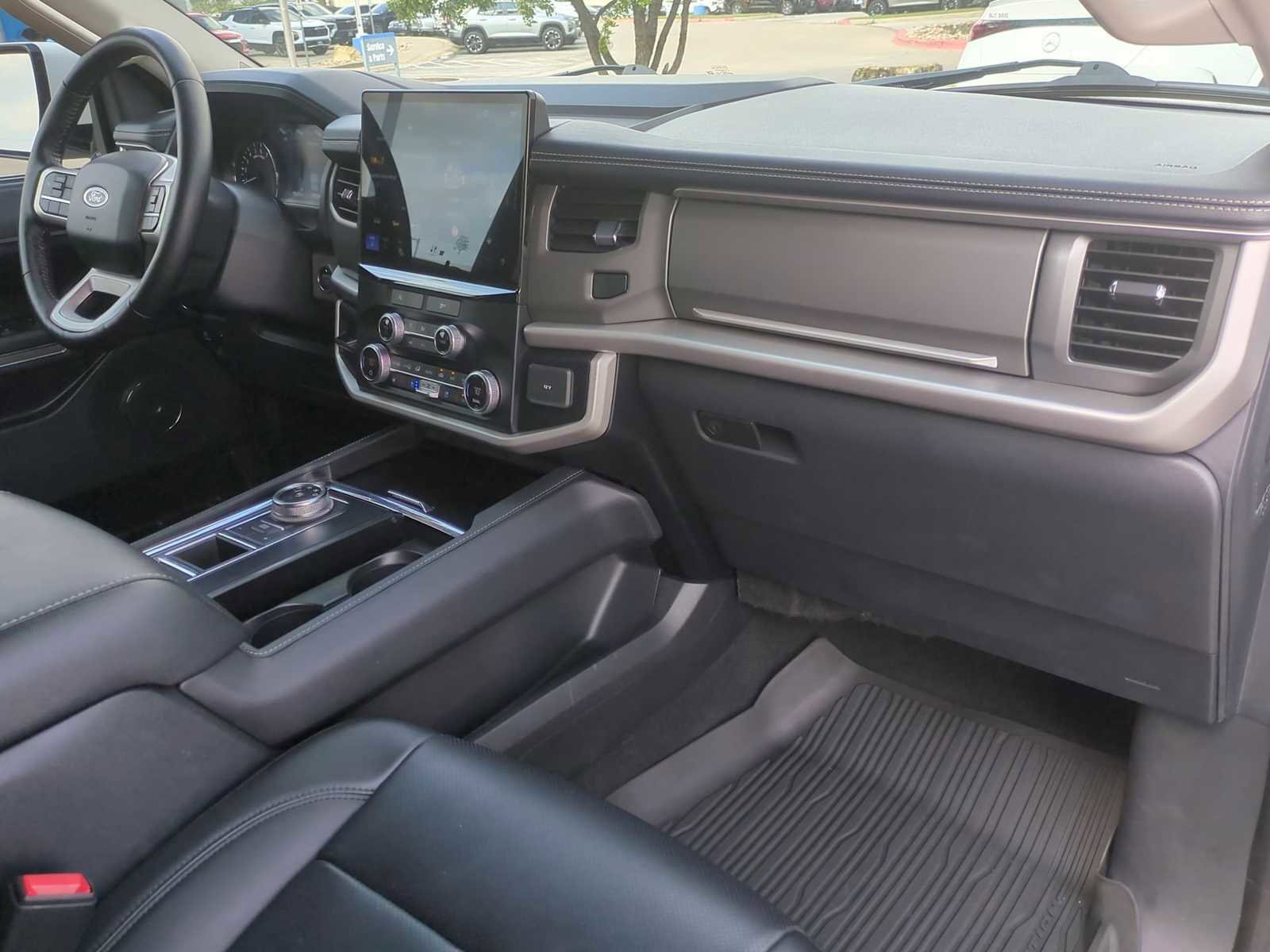 Used 2024 Ford Expedition XLT RWD image 29