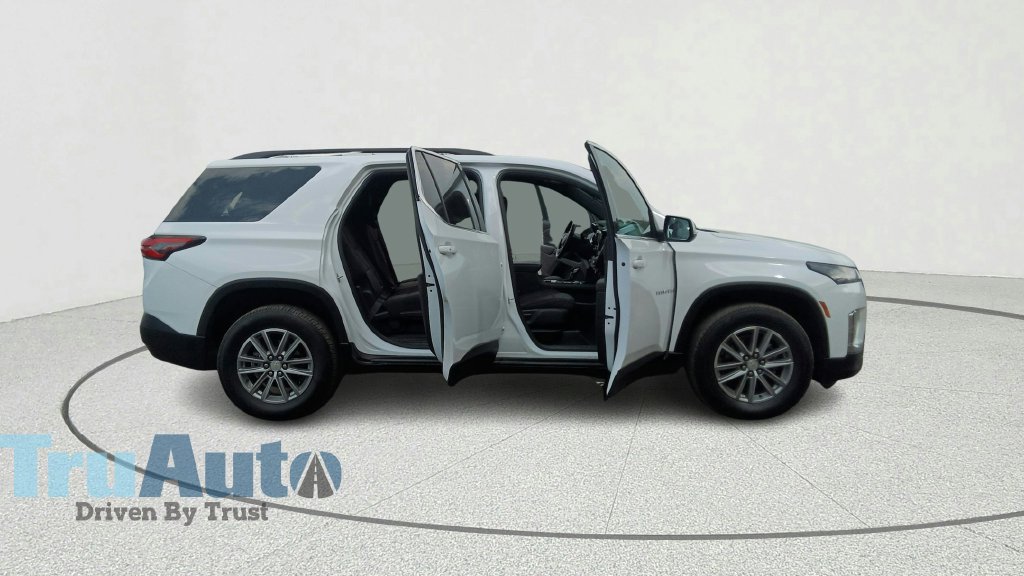 Used 2023 Chevrolet Traverse LT FWD image 16
