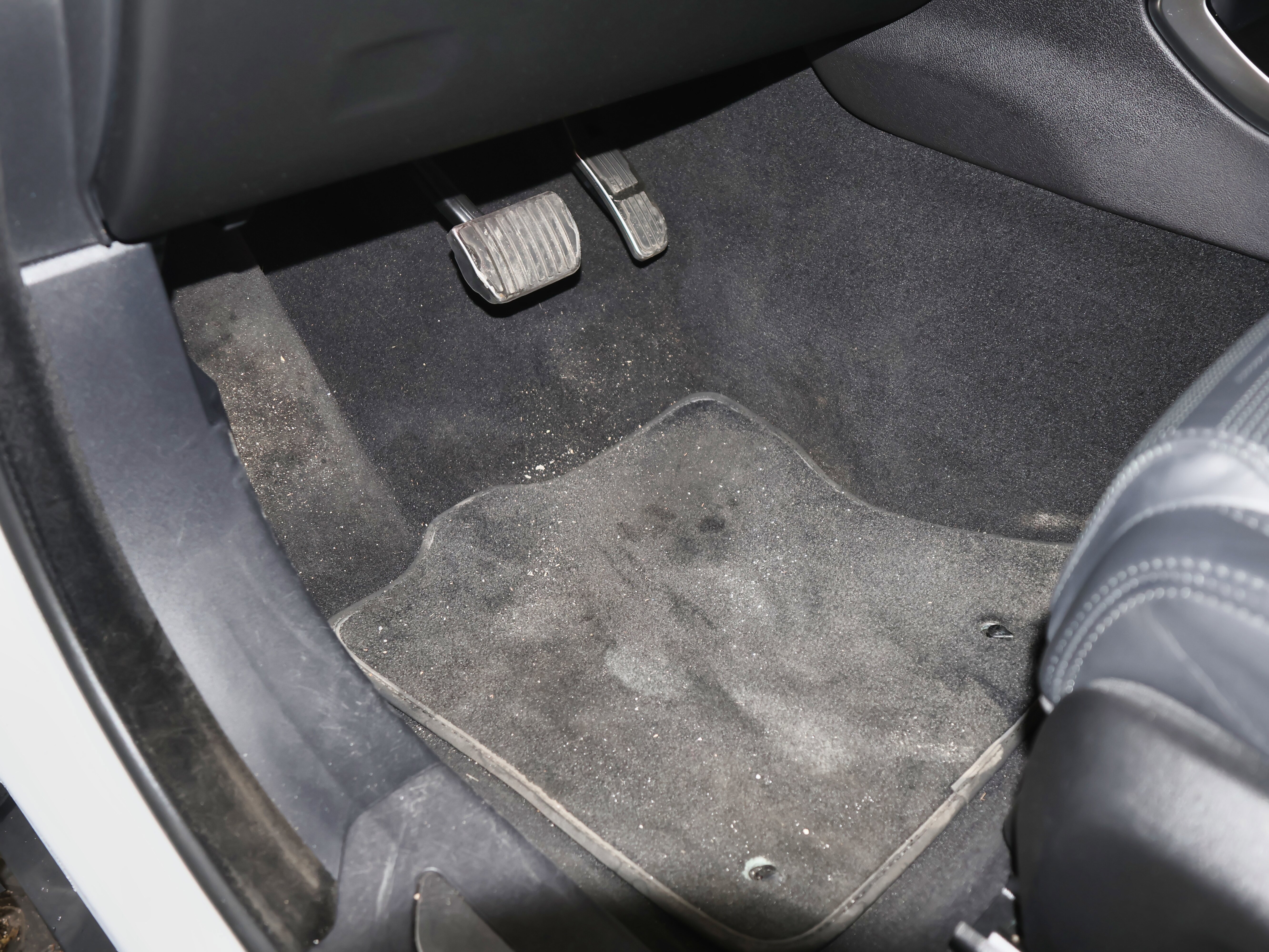 Used 2021 Jaguar F-PACE SVR image 15