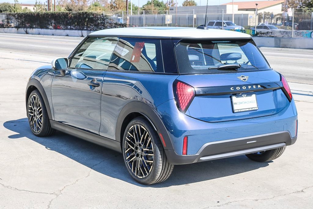 Used 2025 MINI Cooper 2-Door Hardtop image 5