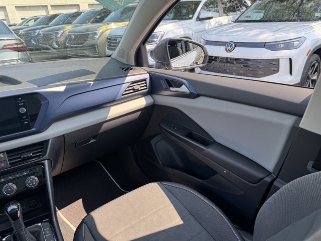 Used 2023 Volkswagen Taos SE w/ Panoramic Sunroof Package AWD/4WD image 16