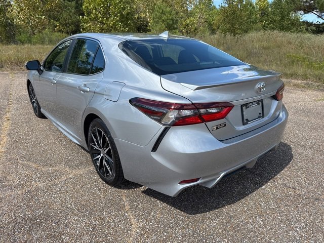 Used 2023 Toyota Camry SE image 4
