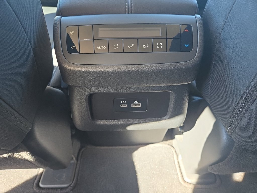 Used 2024 Nissan Pathfinder SV FWD image 15