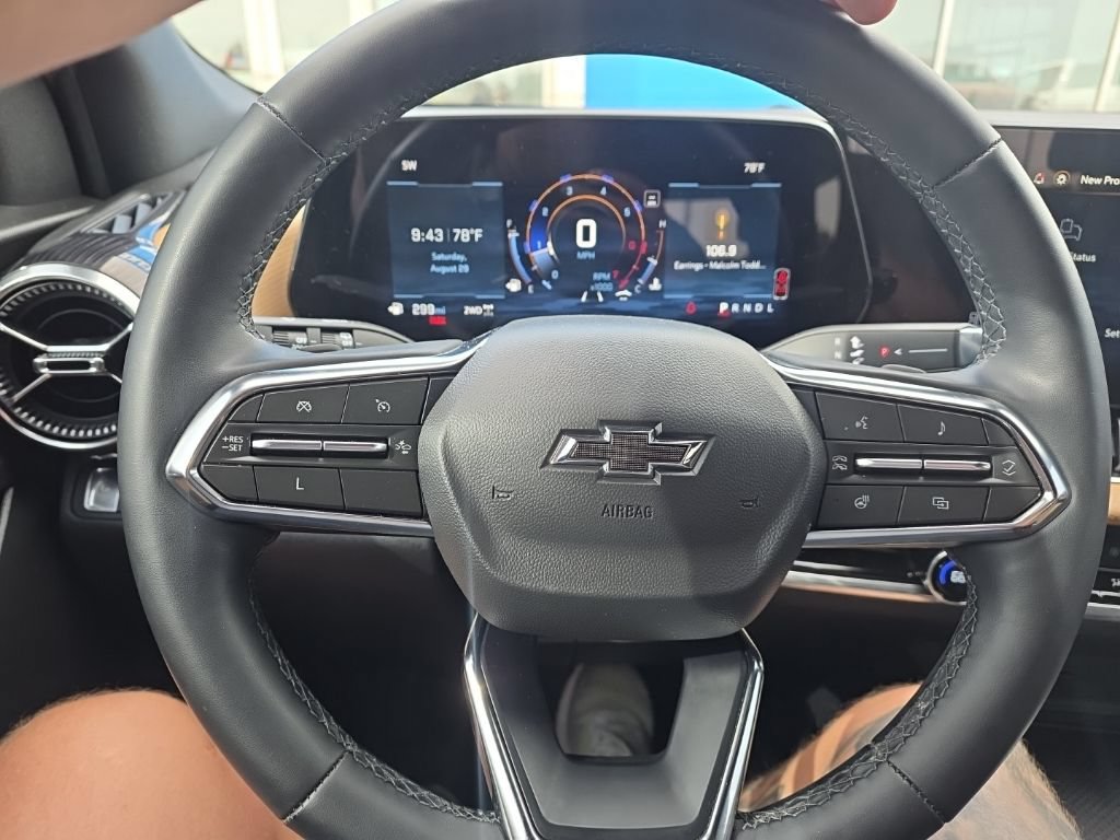 Used 2025 Chevrolet Equinox ACTIV w/ Safety and Technology Package AWD/4WD image 46