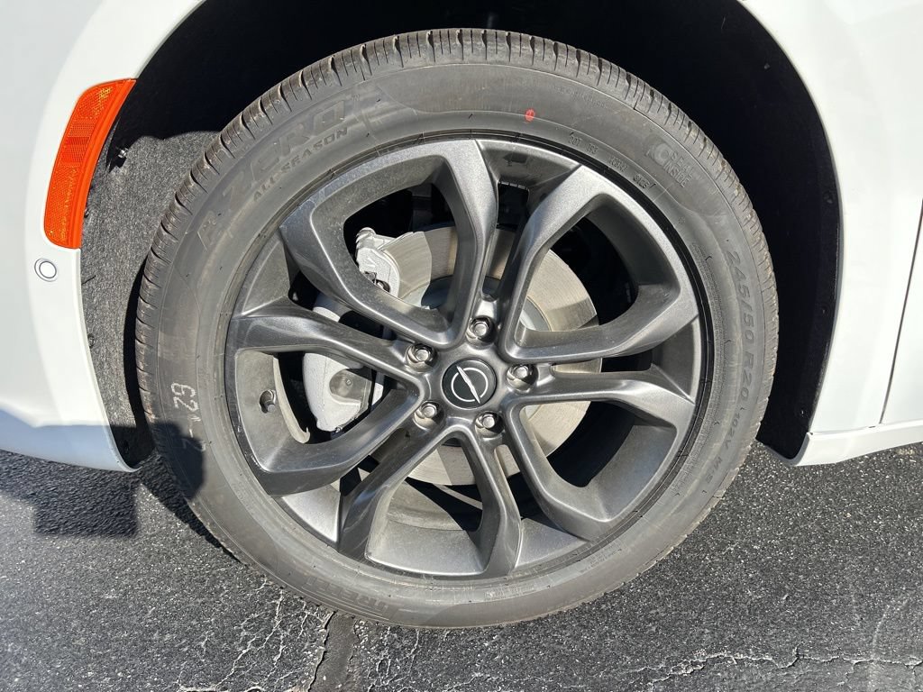 New 2026 Chrysler Pacifica Select AWD/4WD image 5