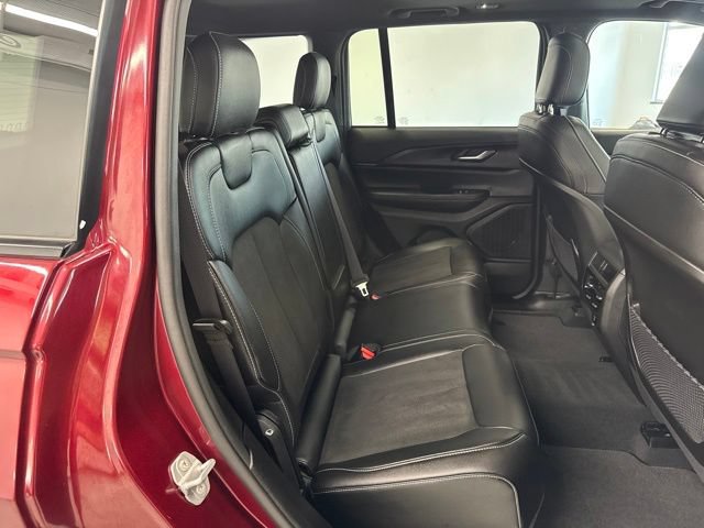 Used 2023 Jeep Grand Cherokee Altitude AWD/4WD image 29