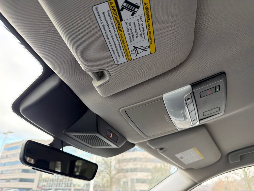 Used 2025 Nissan Pathfinder SL image 32