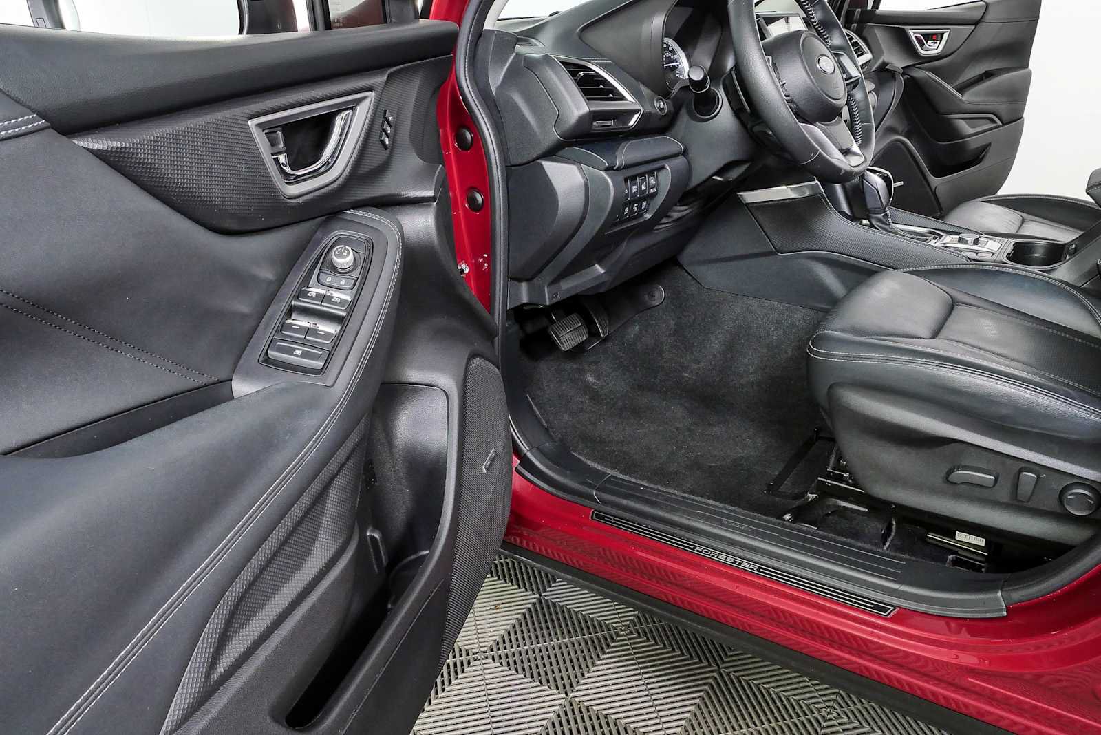 Used 2020 Subaru Forester Touring AWD/4WD image 7