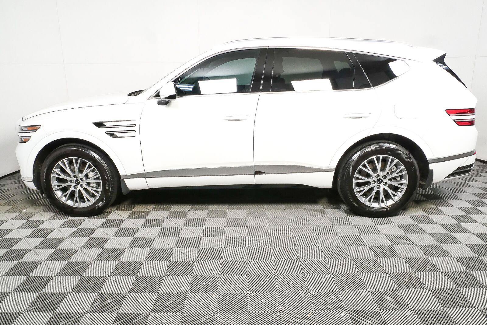 Used 2025 Genesis GV80 2.5T AWD/4WD image 30