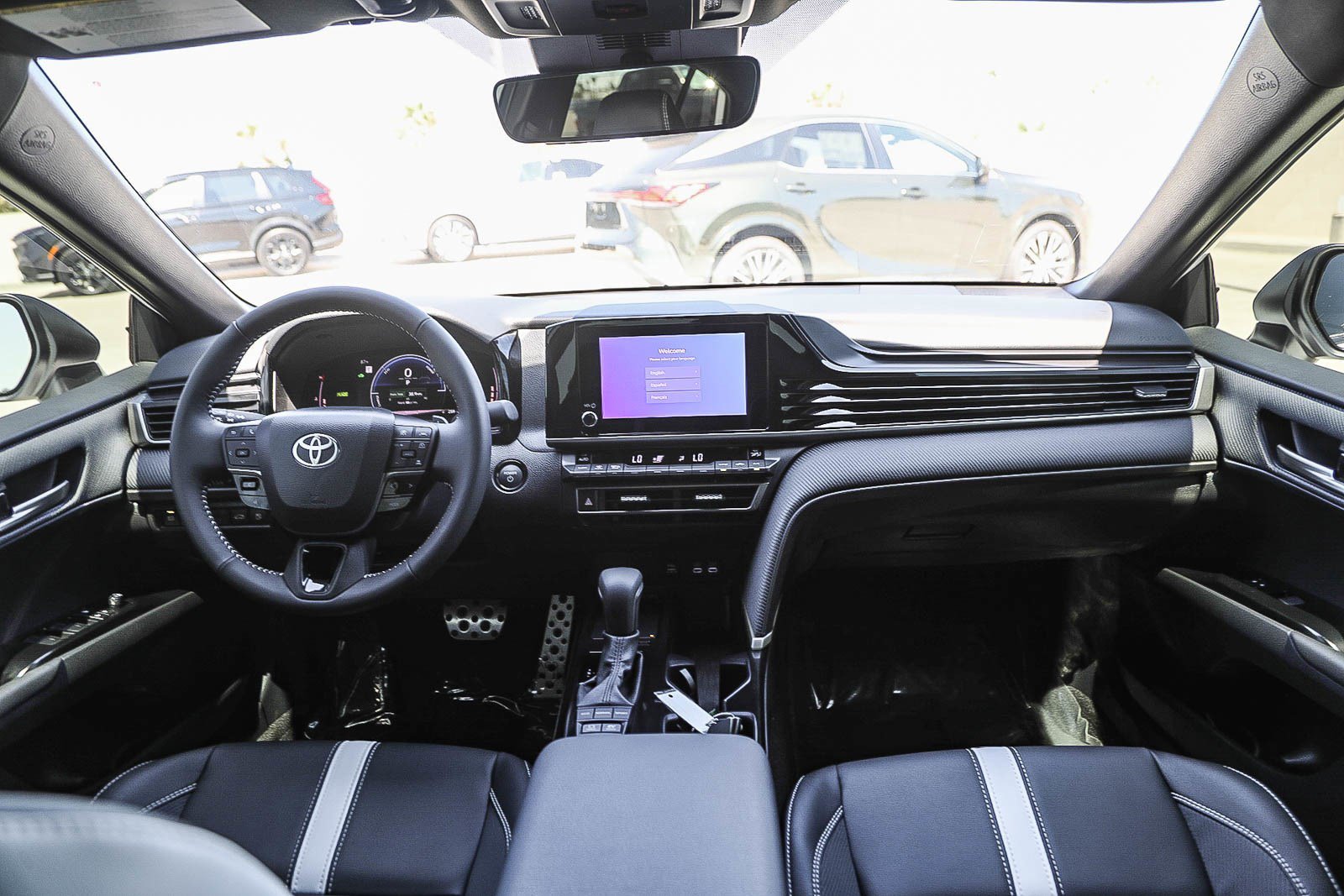 Used 2026 Toyota Camry Hybrid w/ Convenience Package FWD image 12