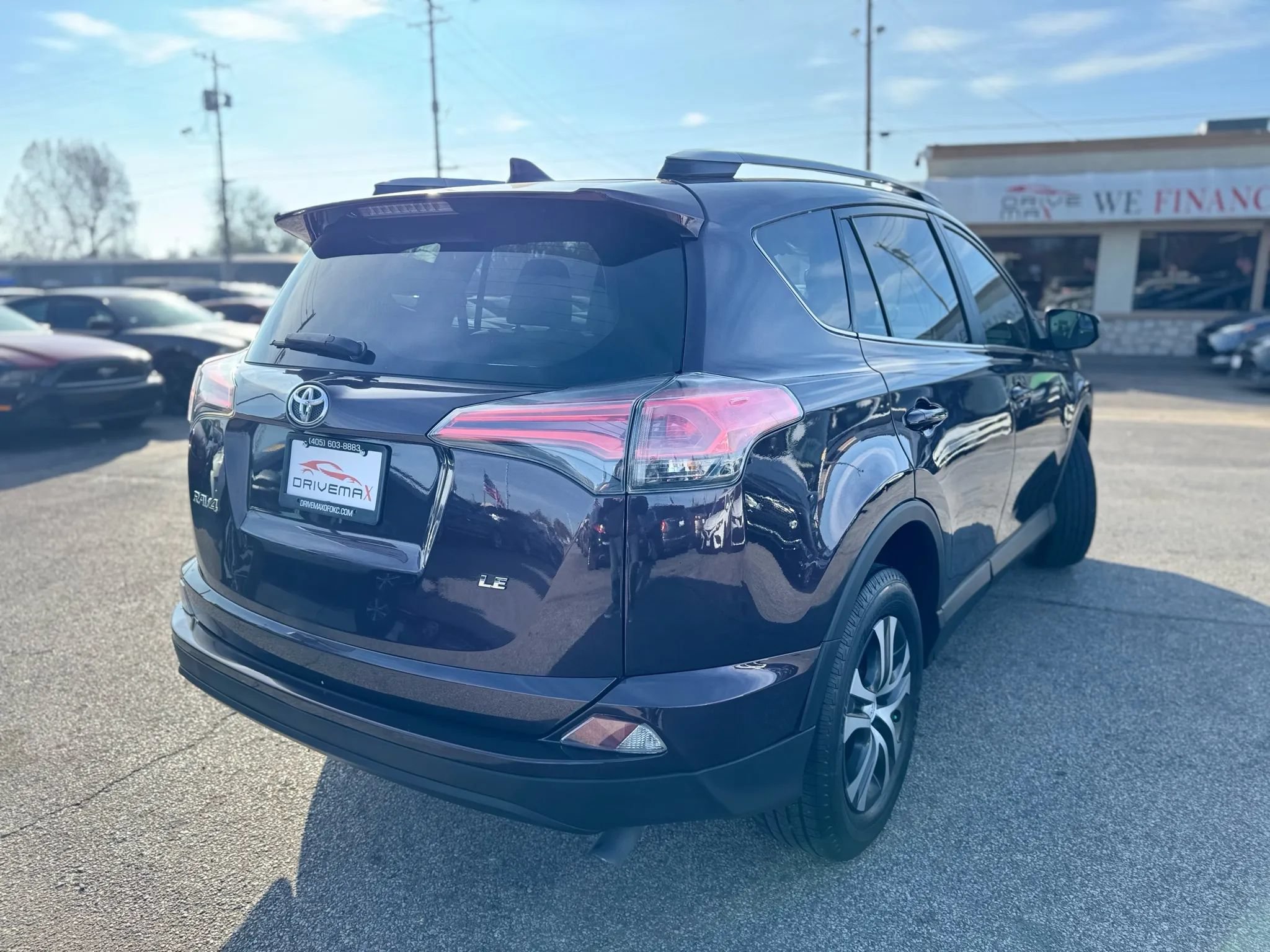 Used 2017 Toyota RAV4 LE FWD image 3