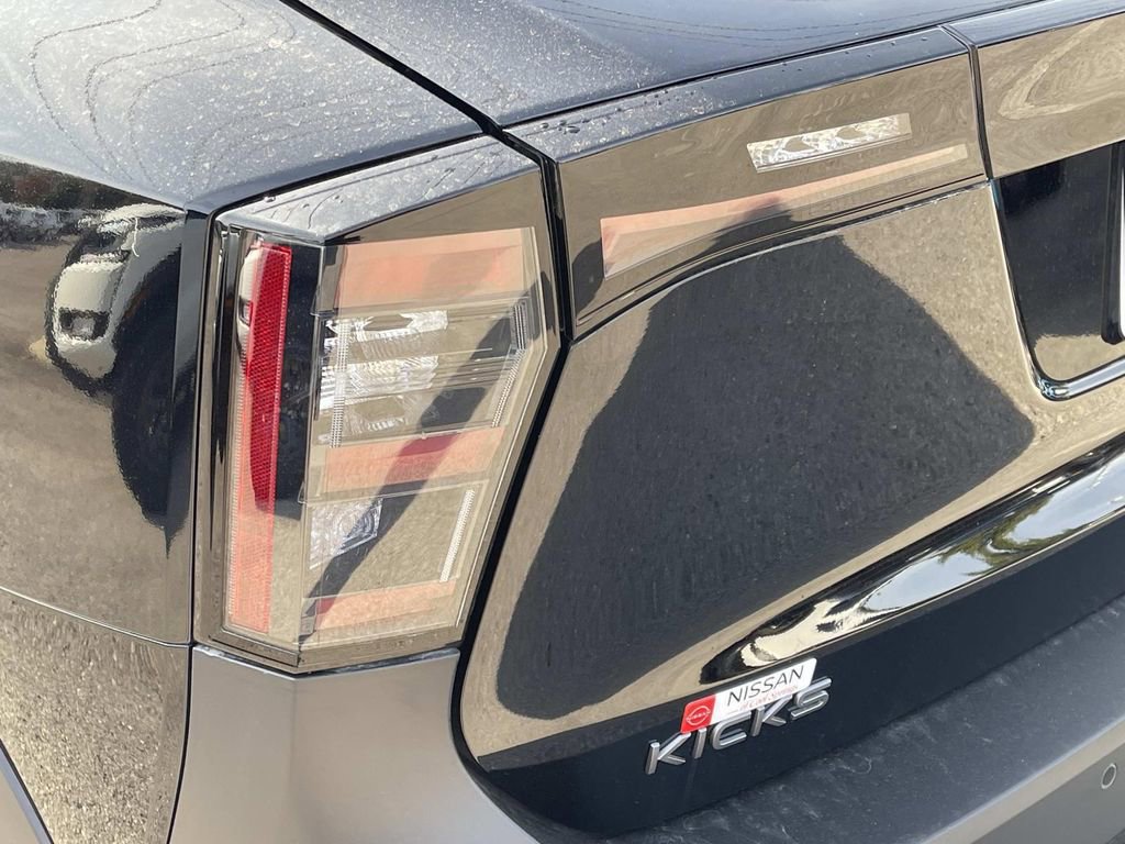 New 2026 Nissan Kicks SR w/ SR Premium Package FWD image 10