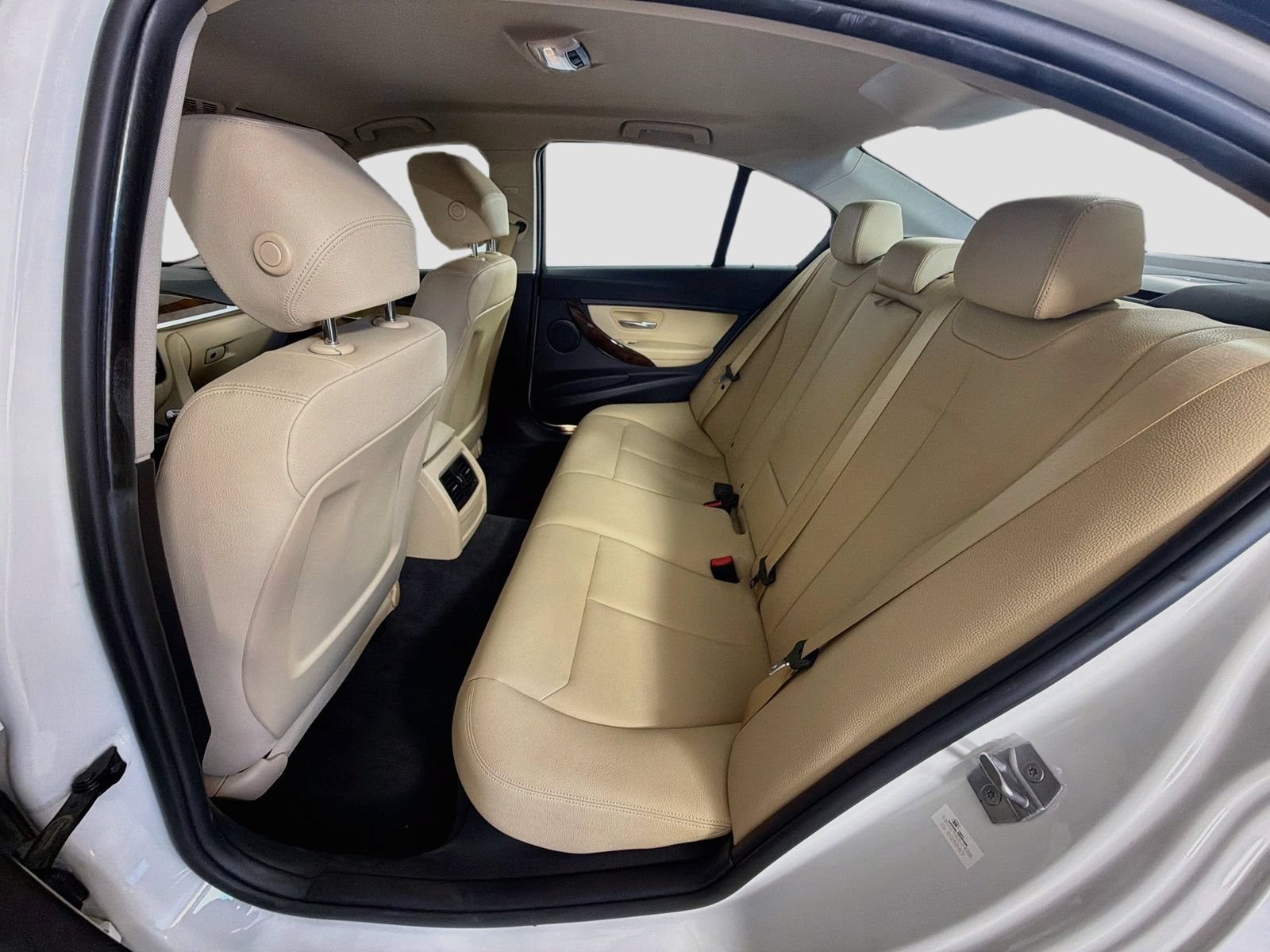 Used 2018 BMW 320i Sedan RWD image 25