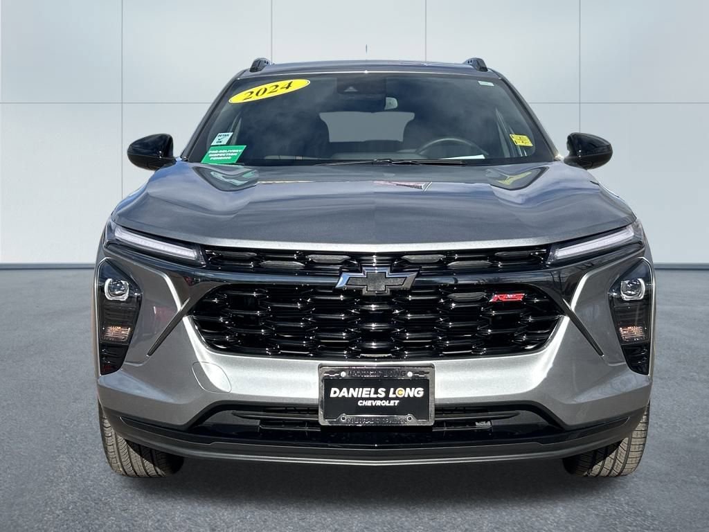 Used 2024 Chevrolet Trax RS w/ Driver Confidence Package image 3