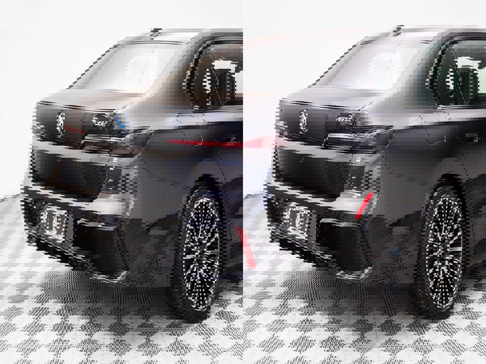 New 2026 BMW 750e xDrive w/ Executive Package image 44