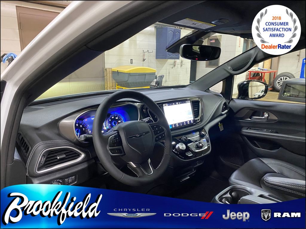 New 2026 Chrysler Pacifica Select image 36