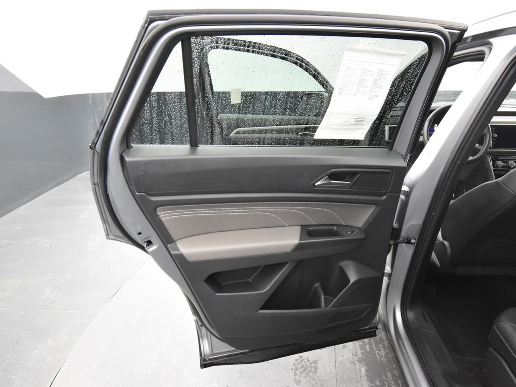 Used 2022 Volkswagen Atlas Cross Sport SE image 12