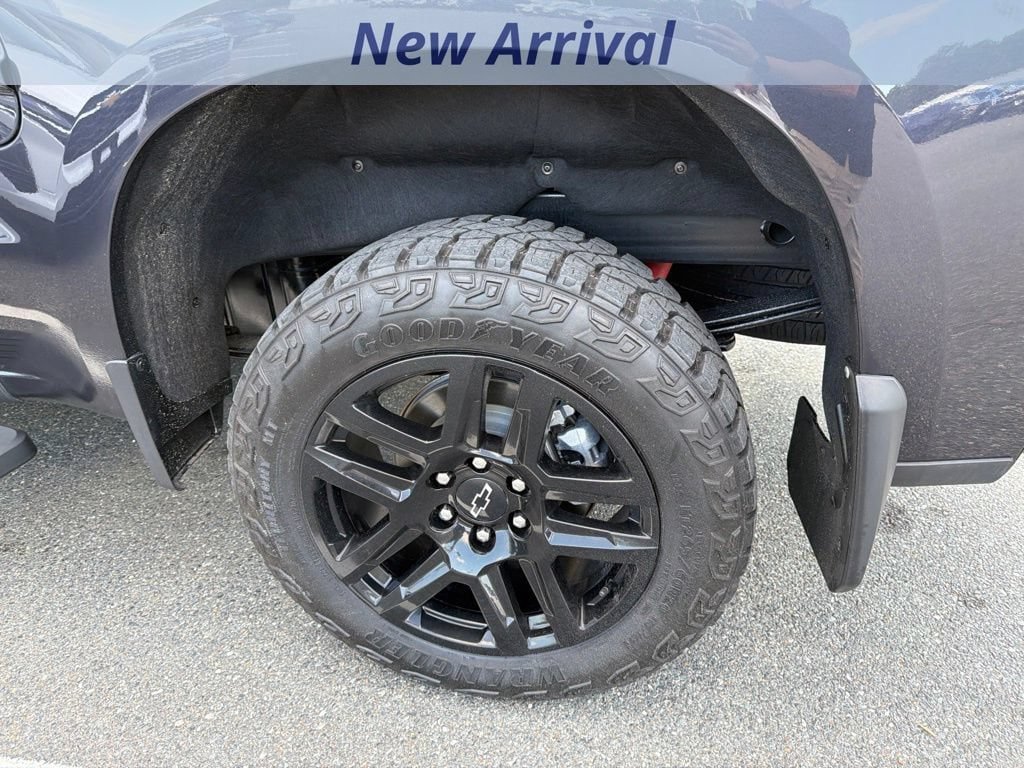 Used 2024 Chevrolet Silverado 1500 Custom Trail Boss w/ LPO, Dark Essentials Package AWD/4WD image 12