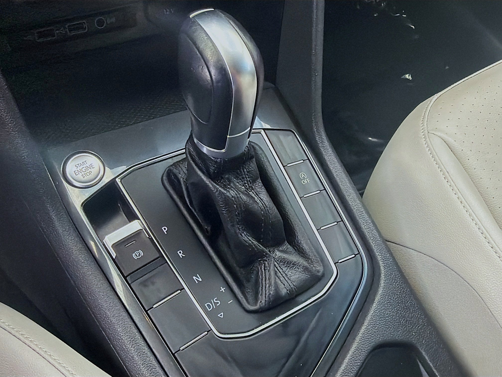 Used 2019 Volkswagen Tiguan SE image 13