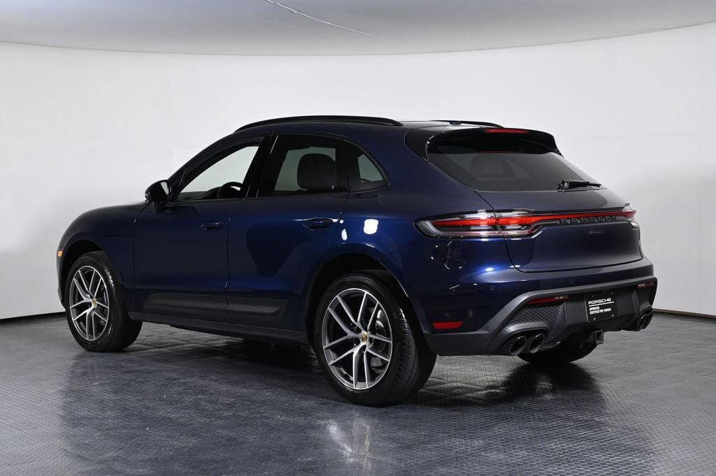 Certified 2023 Porsche Macan AWD/4WD image 3