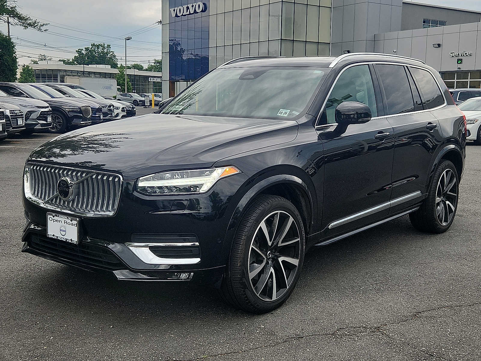 Certified 2024 Volvo XC90 B5 Plus w/ Protection Package Premier AWD/4WD image 3