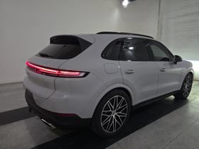 Used 2025 Porsche Cayenne E-Hybrid w/ Premium Package Plus AWD/4WD image 8