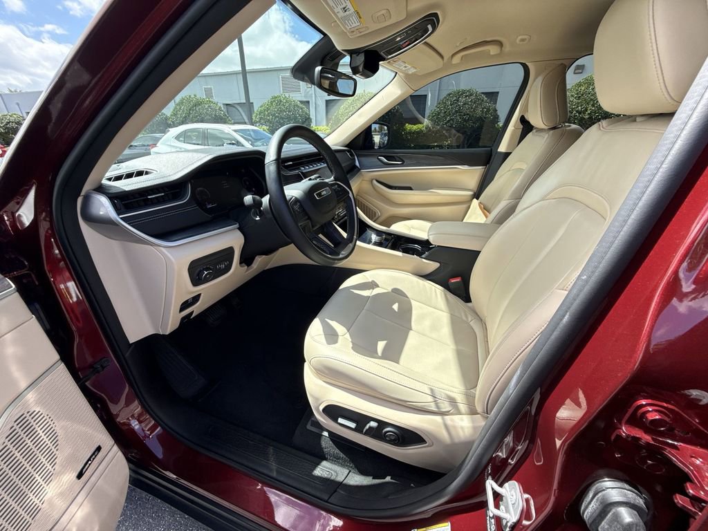 Used 2022 Jeep Grand Cherokee Limited AWD/4WD image 30