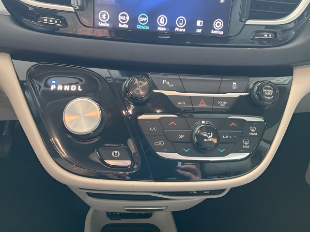 Used 2018 Chrysler Pacifica Touring Plus FWD image 16