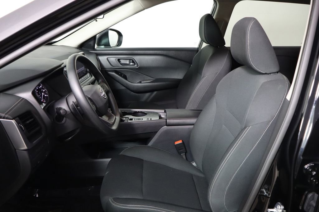 Used 2025 Nissan Rogue S image 16