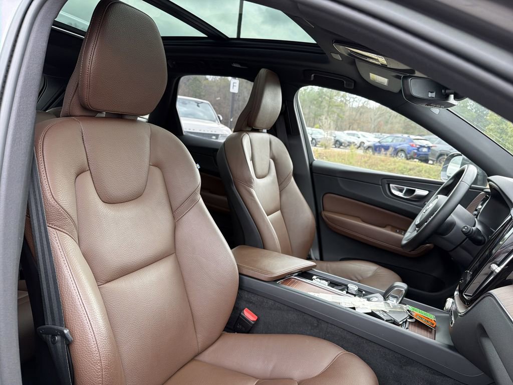Used 2023 Volvo XC60 T8 Plus image 18