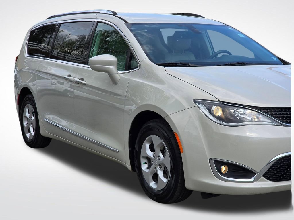 Used 2017 Chrysler Pacifica Touring-L Plus image 49