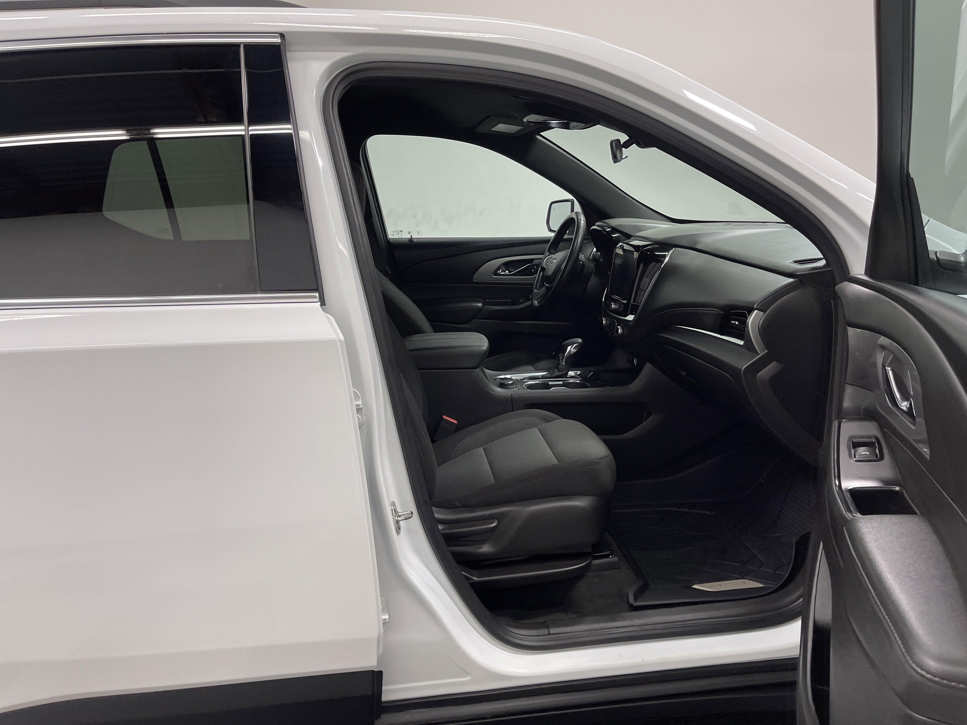 Used 2023 Chevrolet Traverse LT FWD image 26